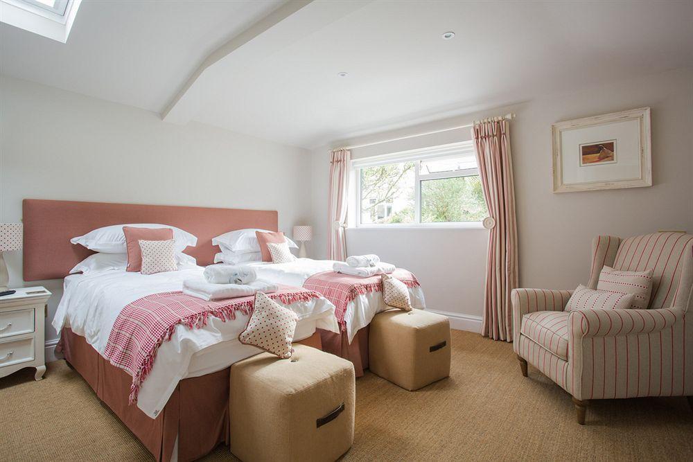Grays Boutique B&B Bath Bagian luar foto A bedroom at The Old parsonage