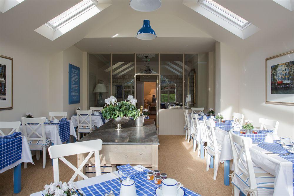 Grays Boutique B&B Bath Bagian luar foto The dining room at the Old Lifeboat House
