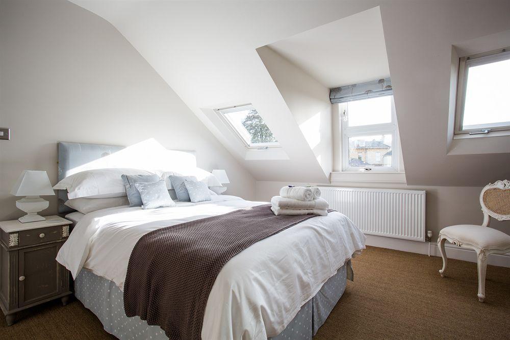 Grays Boutique B&B Bath Bagian luar foto A bedroom at the hotel