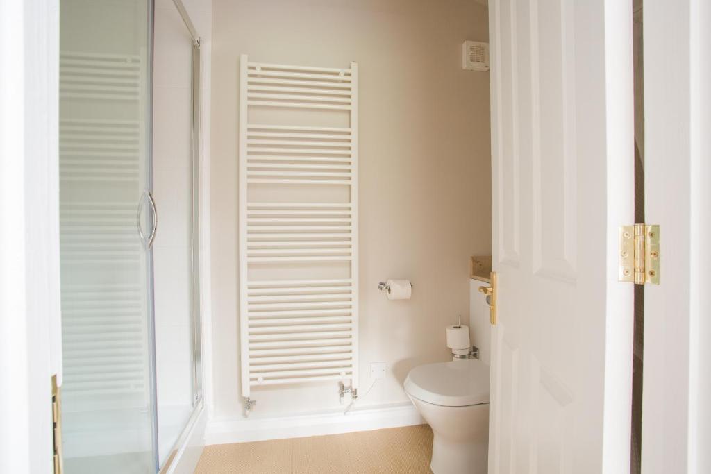 Grays Boutique B&B Bath Ruang foto A heated towel rail