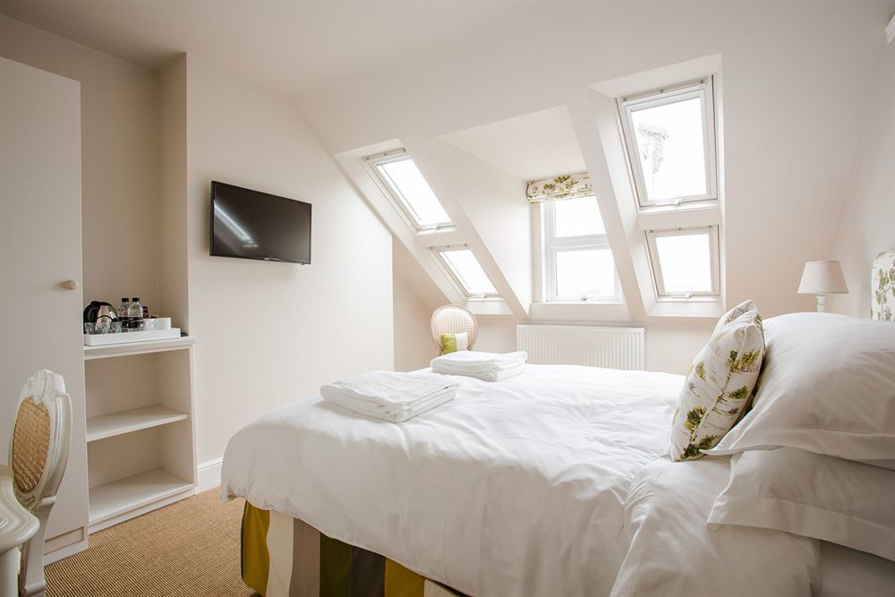 Grays Boutique B&B Bath Bagian luar foto A room at the hotel